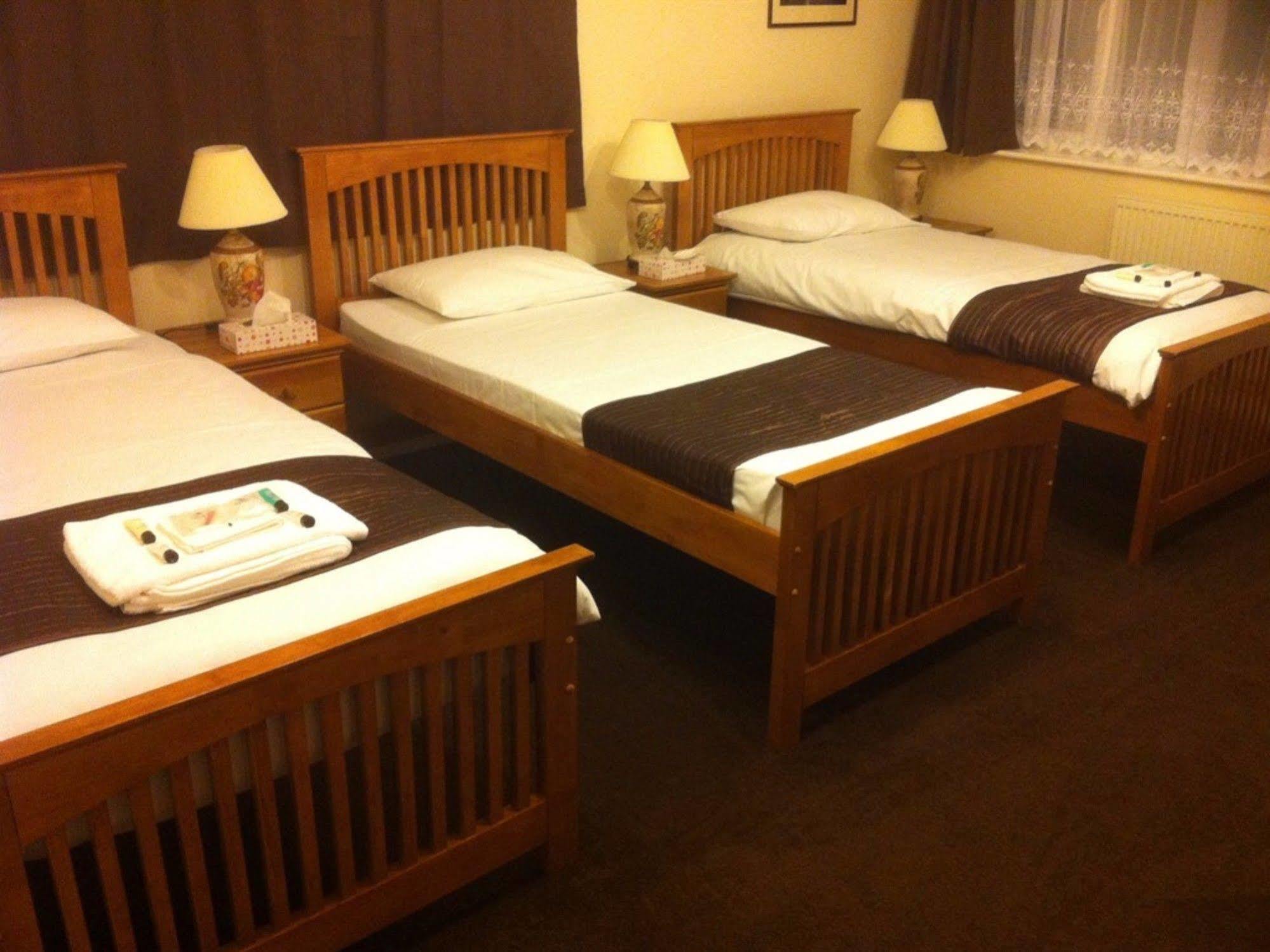 Ayah Villa Guest House Cambridge  Exterior photo