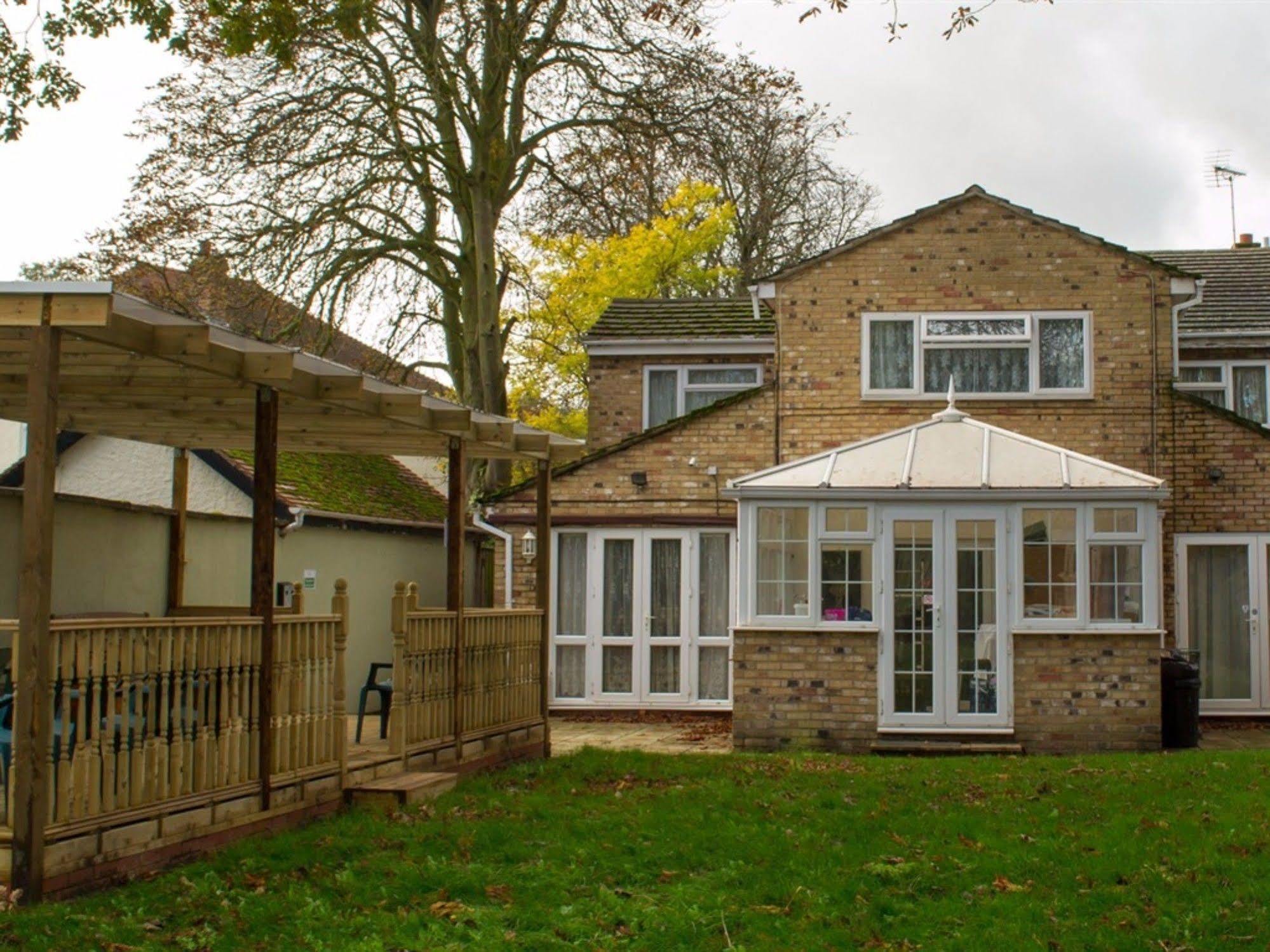 Ayah Villa Guest House Cambridge  Exterior photo